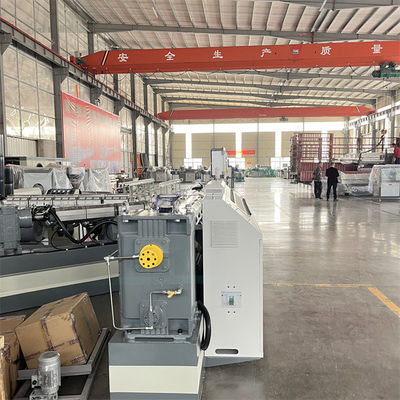 Полимерная экструзия трубы горячего водоснабжения Пластиковый шнековый экструдер Одношнековый Усовершенствованная технология охлаждения