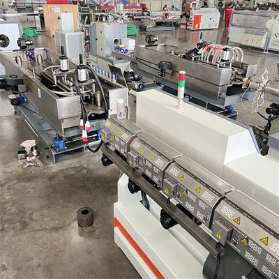 Специальный ПЛК пластиковые трубы экструдерная машина 50-1000 кг/ч Выход