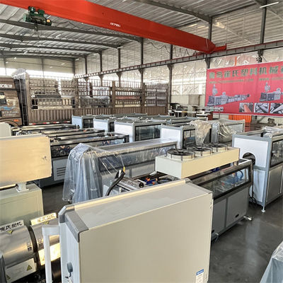 Линия экструзии спиральной трубы из полиэтилена (ПЭ) с мощностью двигателя 37-55 кВт, напряжение питания 380 В, частота 50 Гц