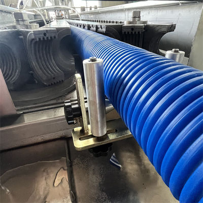 Машина для производства гофрированных труб из ПВХ диаметром 16-50 мм с одним слоем стенки, с контролем приборов Omron и системой управления PLC