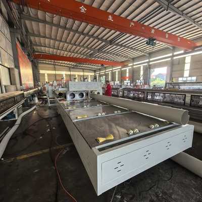 Конический двойной винтовой экструдер для труб из ПВХ с вакуумной калибровочной системой для подачи и дренажа