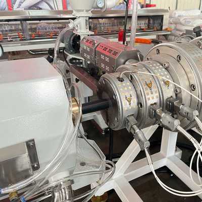 Линия производства экструзионных труб для водоснабжения с одношрубным трехслойным экструзионом PPR PE HDPE