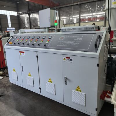 Полностью автоматическая одновинтовая экструдерная машина, подходящая для экструзирования PE труб, обеспечивающая стабильную производительность и легкий контроль