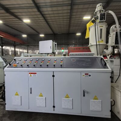 Полностью автоматическая спиральная труба экструзионная линия система охлаждения водой труба ID 30-200 мм предназначена для производства труб большого объема